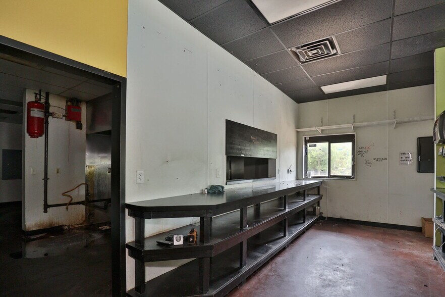 More Photos Of 6563 Gateway Rd, Columbus Storefront For Lease