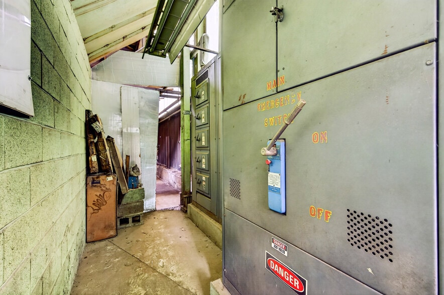 More Photos Of 7 Hackett Dr, Tonawanda Industrial For Sale