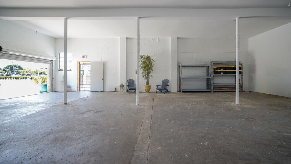 More Photos Of 2447 5th Ave S, Saint Petersburg Service For Lease