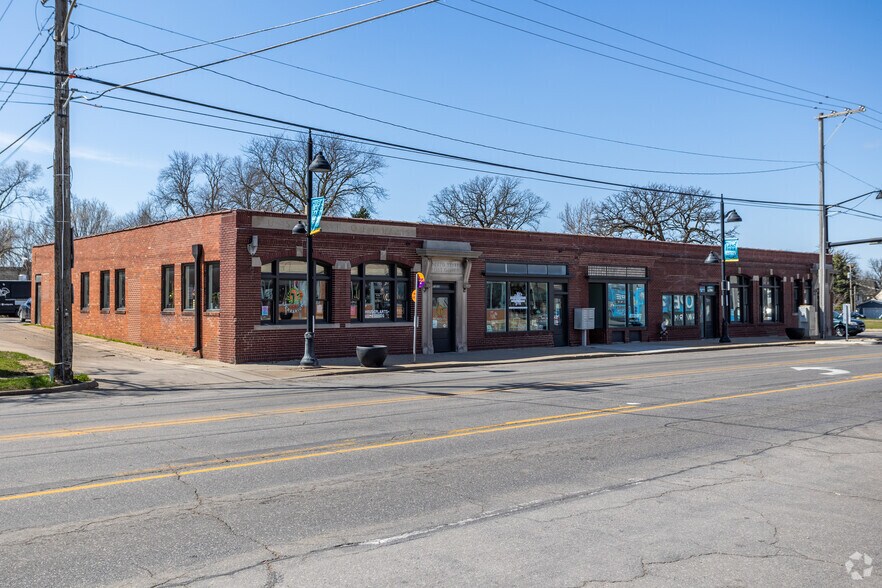 More Photos Of 3523 6th Ave, Des Moines Storefront For Sale