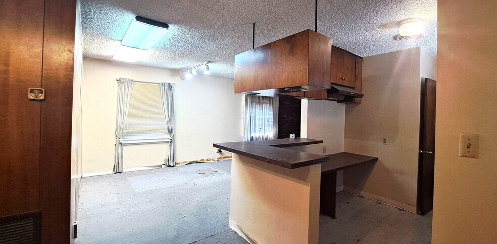More Photos Of 1519 6th St, Bakersfield Office Residential For Sale