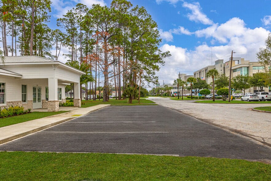 More Photos Of 2903 Kemble Ave, Brunswick Medical For Lease