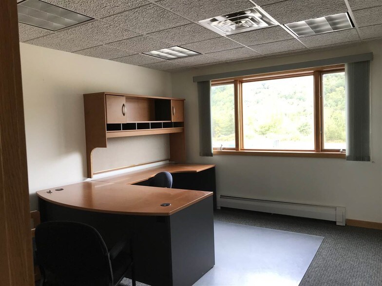 More Photos Of 40 Jericho Rd, Berlin Office For Sale
