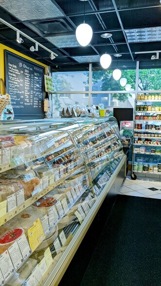 More Photos Of 1728 2nd Av W, Vancouver Apartments For Lease