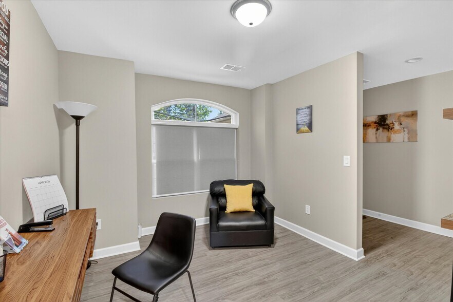 More Photos Of 26640 Orchard Lake Rd, Farmington Hills Apartments For Sale