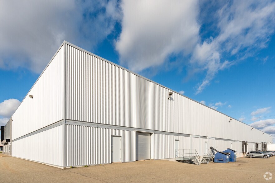 More Photos Of 185 Rue Fortin, Québec Distribution For Lease