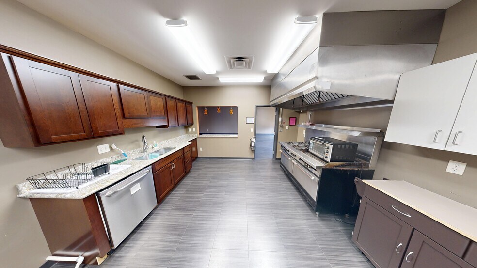 More Photos Of 408 E Washington St, Butler Medical For Lease