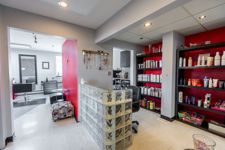 More Photos Of 219 Lochiel St, Sarnia General Retail For Sale