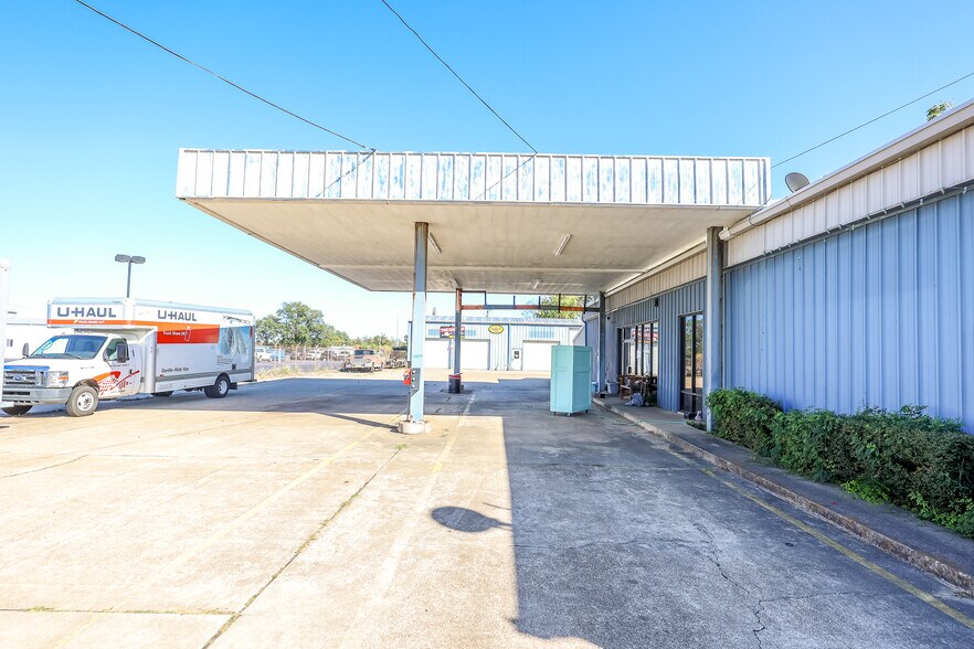 More Photos Of 1428 N Jefferson Ave, Mount Pleasant Freestanding For Sale