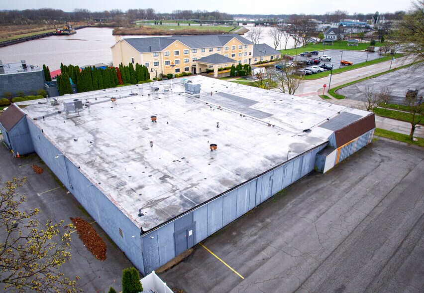 More Photos Of 125 Main St, Huron Bowling Alley For Sale