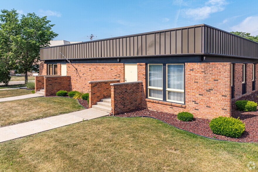 More Photos Of 300 N Hammes Ave, Joliet Medical For Lease