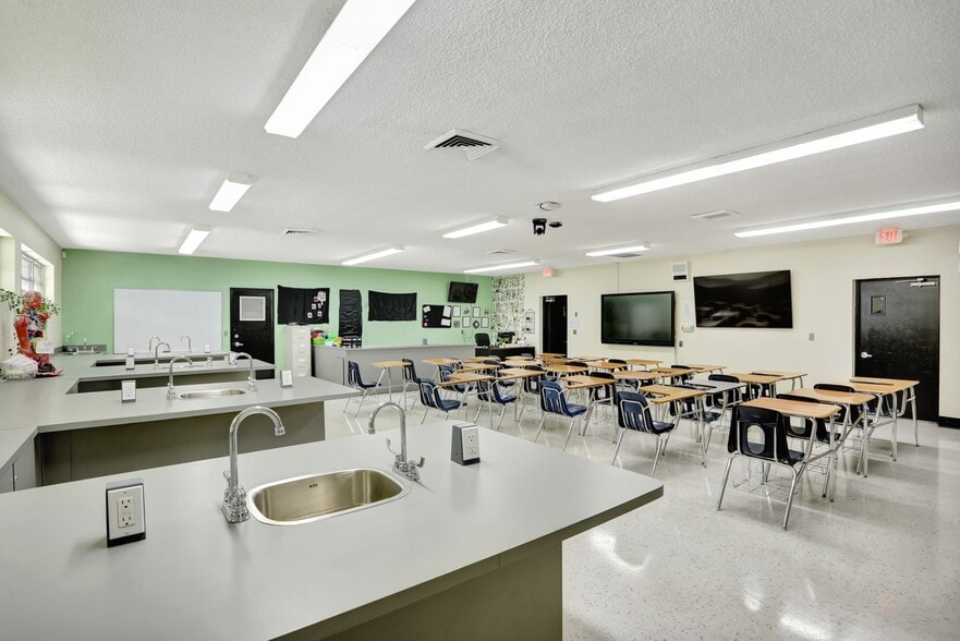 More Photos Of 959 SE 6th Ave, Deerfield Beach Schools For Sale