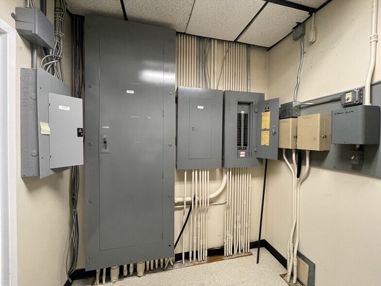 More Photos Of 6701 Davis Hwy, Pensacola Bank For Sale