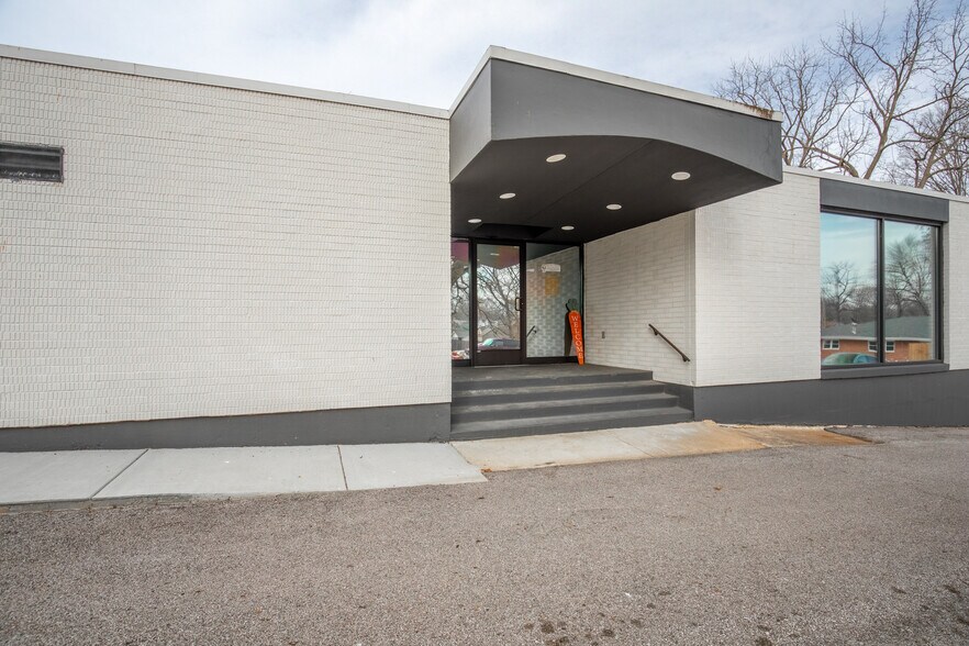 More Photos Of 751 Rue Saint Francois St, Florissant Office For Lease