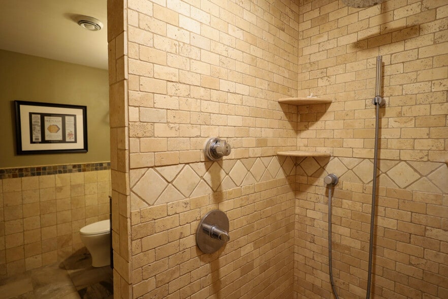 More Photos Of 2525 Nevada Ave N, Golden Valley Light Distribution For Sale