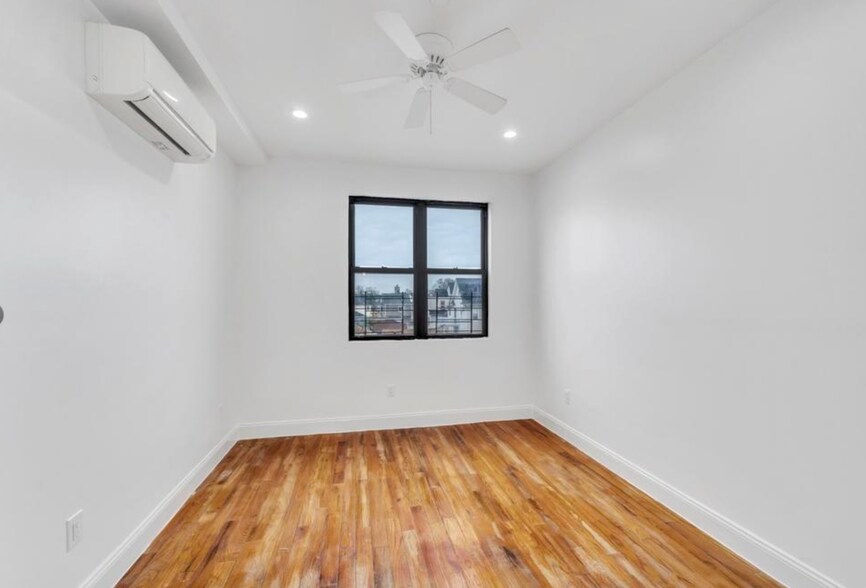 More Photos Of 12511 101st Ave, South Richmond Hill Apartments For Sale