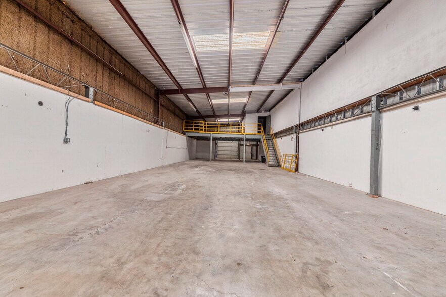 More Photos Of 49 Happy St, Killeen Warehouse For Lease
