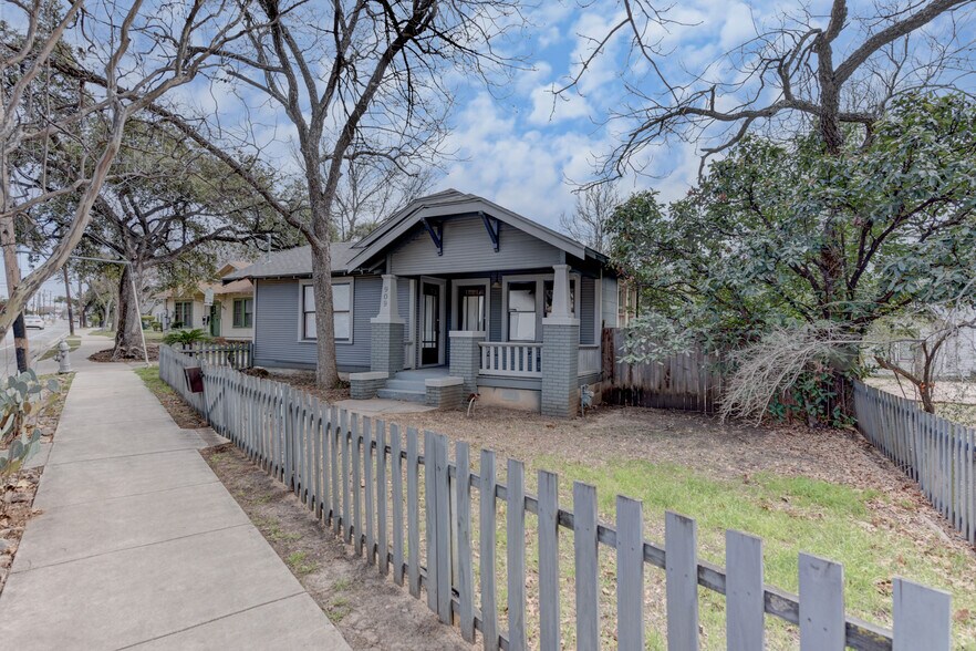 More Photos Of 909 W 29th St, Austin Office Residential For Sale