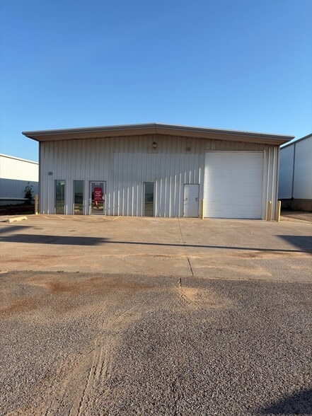 Primary Photo Of 410 S Eagle Ln, Oklahoma City Manufacturing For Lease