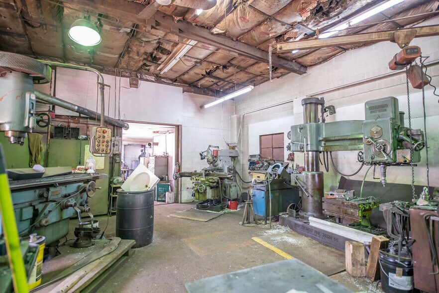 More Photos Of 1128 N Main St, Uhrichsville Manufacturing For Sale