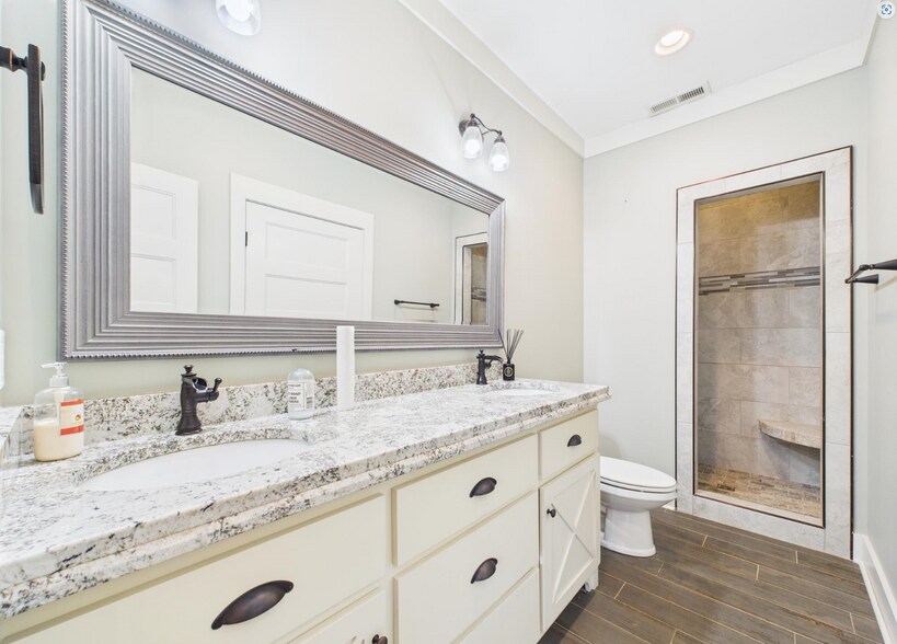 More Photos Of 102 Kimberly Ave, Muscle Shoals Office For Sale