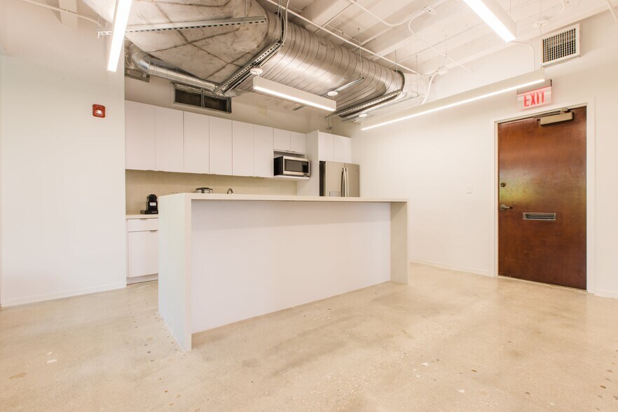 More Photos Of 3250 Mary St, Coconut Grove Office For Lease