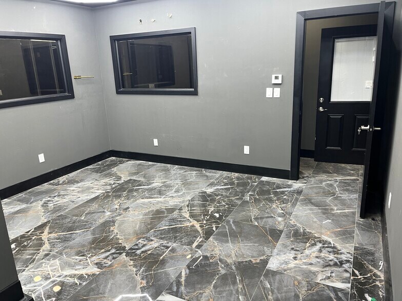 More Photos Of 1586 E Commercial Blvd, Fort Lauderdale General Retail For Sale