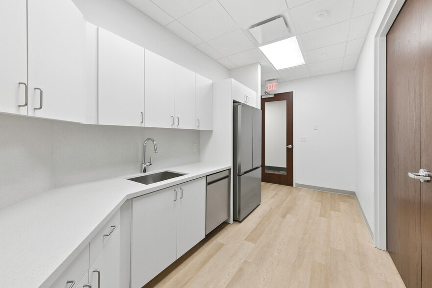 More Photos Of 999-1001 W Yamato Rd, Boca Raton Unknown For Lease