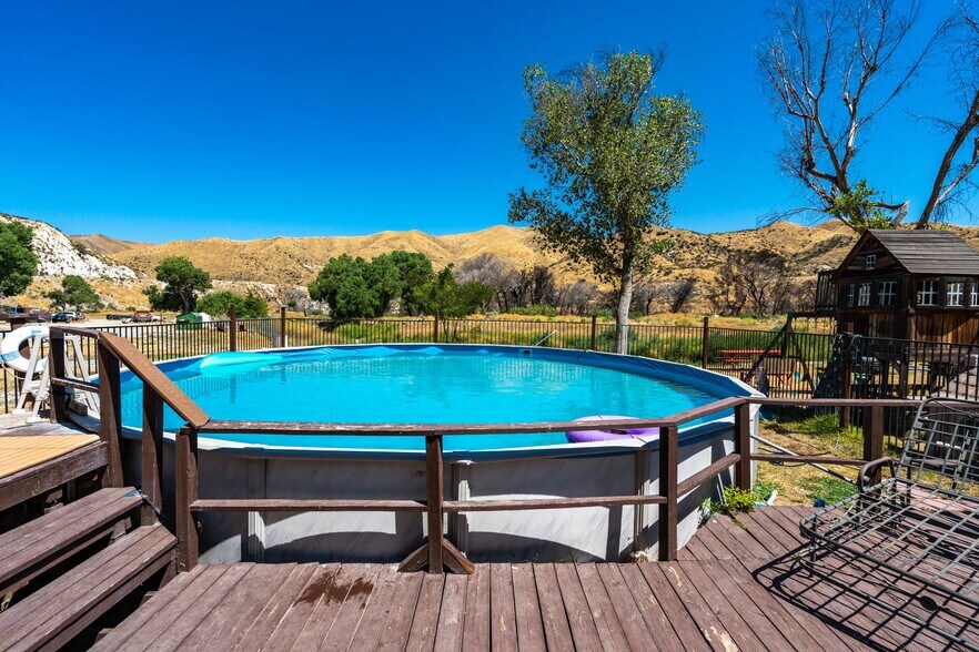 More Photos Of 10645 Soledad Canyon Rd, Santa Clarita Specialty For Sale