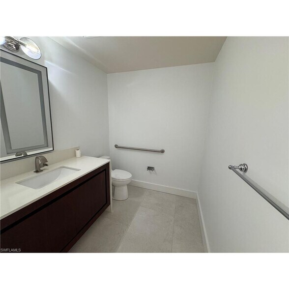 More Photos Of 5401 Taylor Rd, Naples Office For Lease