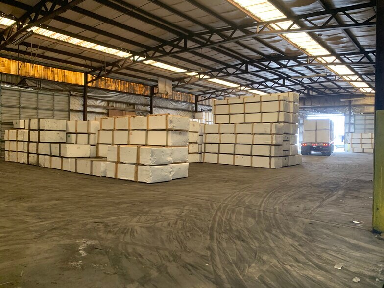 More Photos Of 1 Glass St, Bridgeton Warehouse For Lease