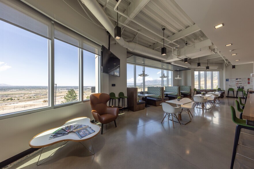 More Photos Of 25 E Scenic Pointe Dr, Draper Office For Lease