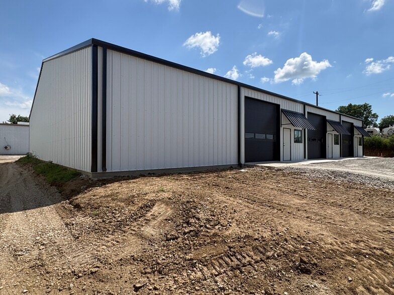 More Photos Of 130 Mission Dr, Sherman Warehouse For Lease