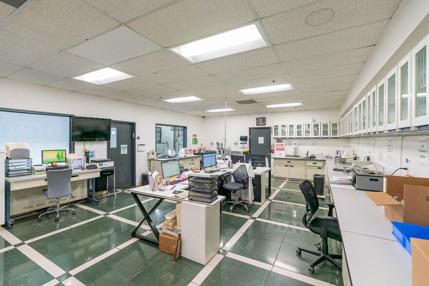 More Photos Of 10443 Arminta St, Sun Valley Warehouse For Sale