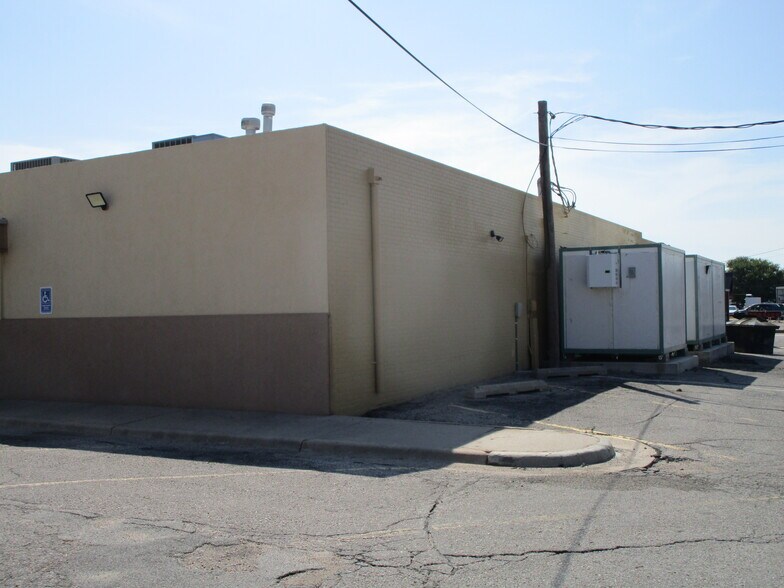 More Photos Of 1301 E Fulton St, Garden City Bar For Sale