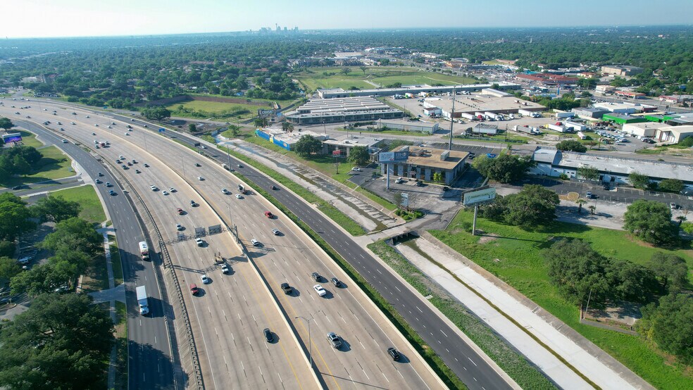 More Photos Of 6222 W Interstate 10, San Antonio Office For Sale