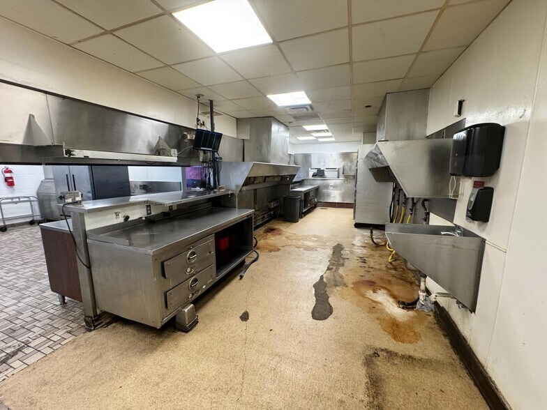 More Photos Of 1285 N High St, Hillsboro Restaurant For Sale