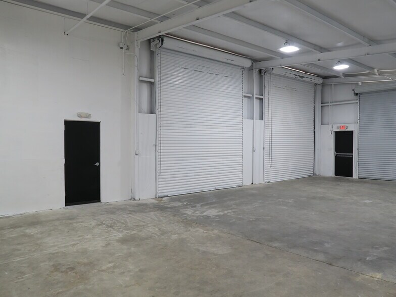 More Photos Of 5638 Star Ln, Houston Auto Dealership For Lease