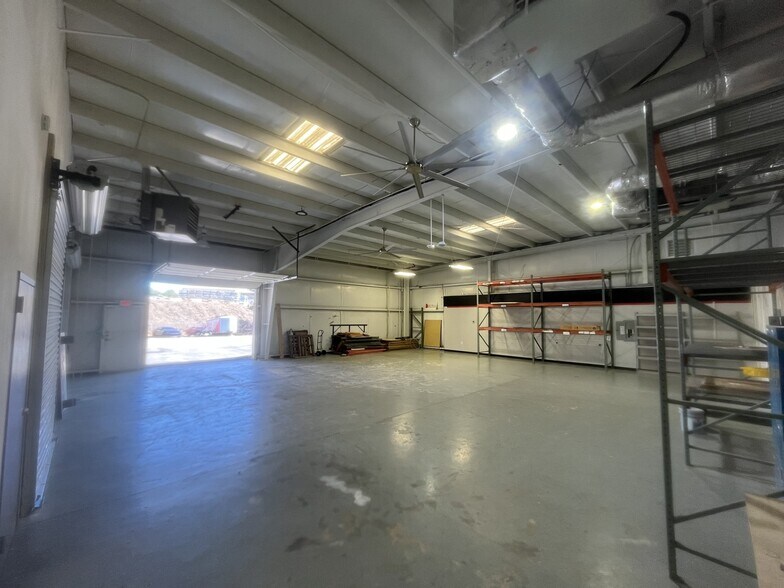 More Photos Of 2317 Danbury Ln, Gainesville Warehouse For Lease