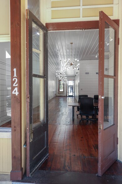More Photos Of 124 Trinity St, Abbeville Storefront For Sale
