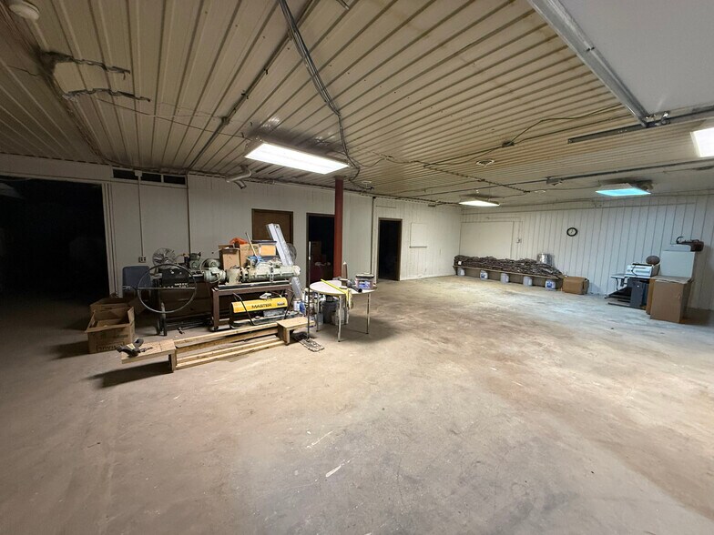 More Photos Of 8767 N 32nd St, Richland Warehouse For Sale