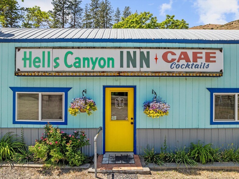 More Photos Of 53943 Highway 86, Halfway Restaurant For Sale