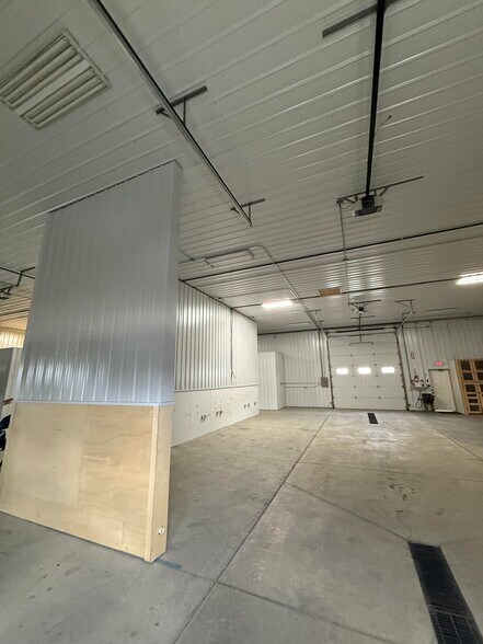 More Photos Of 302 S Birkey St, Bremen Warehouse For Lease