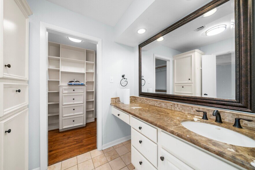 More Photos Of 1723 Campbell Rd, Houston Office Residential For Sale