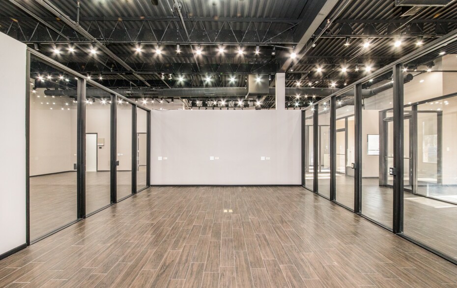 More Photos Of 1645 S River Rd, Des Plaines Office For Sale