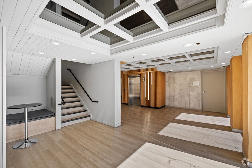 More Photos Of 22801 Ventura Blvd, Woodland Hills Office For Lease