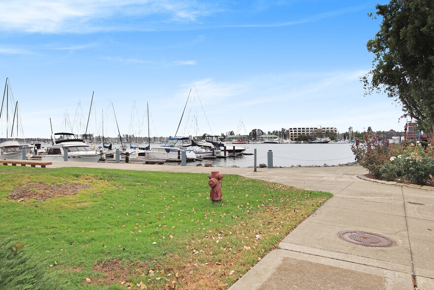 More Photos Of 11 Embarcadero West, Oakland Office For Sale