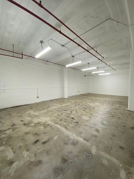 More Photos Of 901 E 31st St, Los Angeles Manufacturing For Lease
