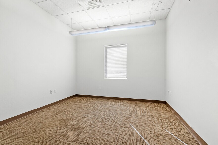 More Photos Of 1496 Bellevue St, Green Bay Office For Lease