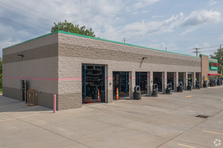 More Photos Of 915 S Kirkwood Rd, Saint Louis Auto Repair For Sale